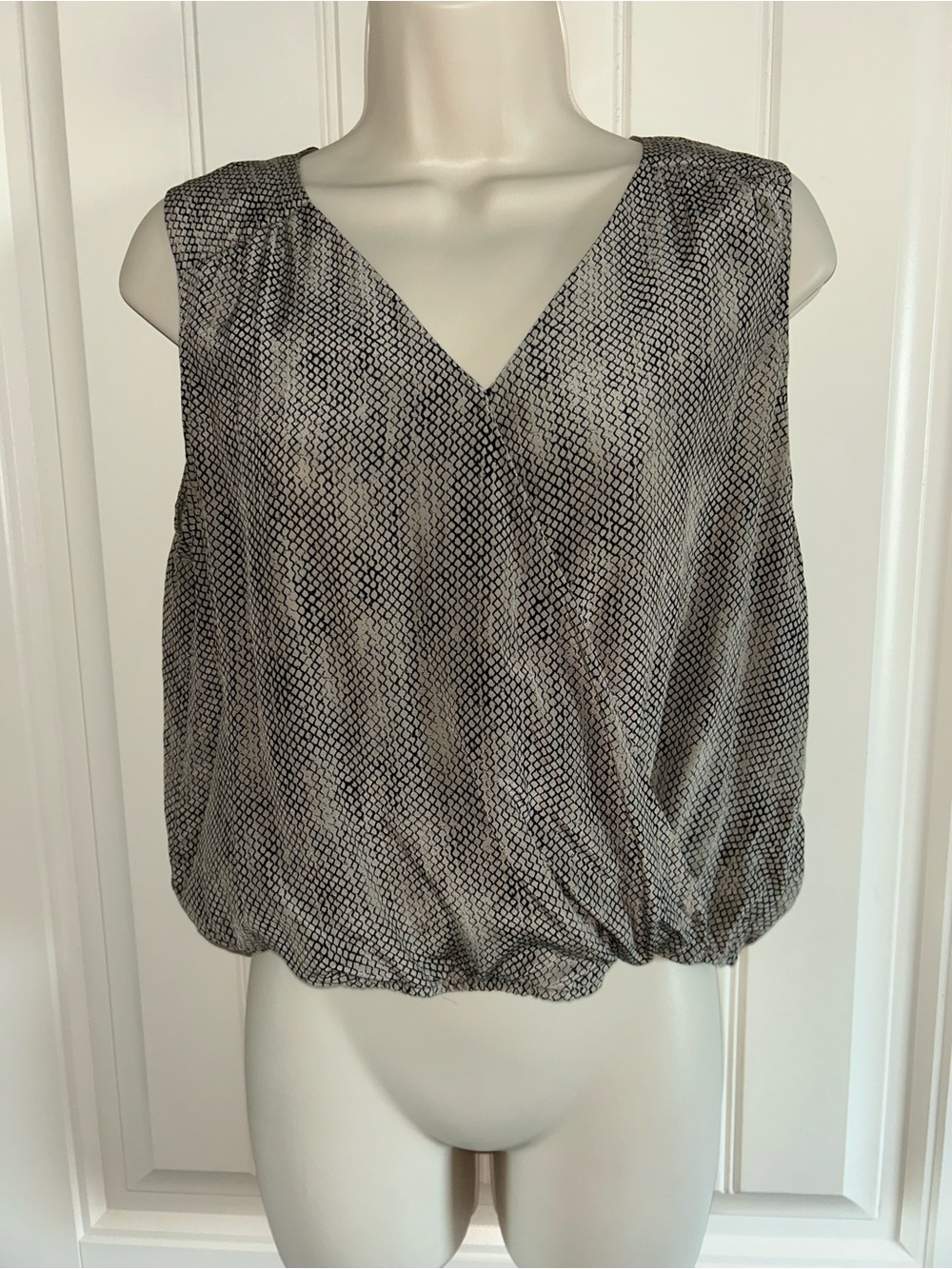 NEW The Fisher Project Silk Sleeveless V-Neck Blouson Top Snakeskin Print Sz S